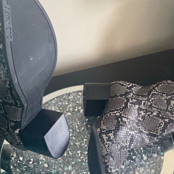 Old navy Faux snake skin autumn heeled ankle boots size 10 zip up booties - Picture 9 of 10